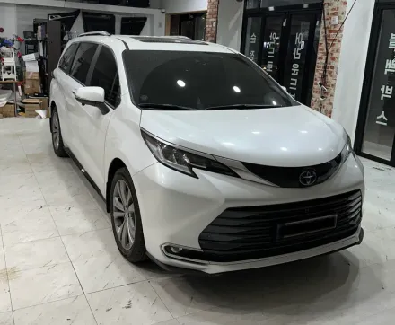 Toyota SiennaのAndroid Auto・CarPlay取付事例 写真