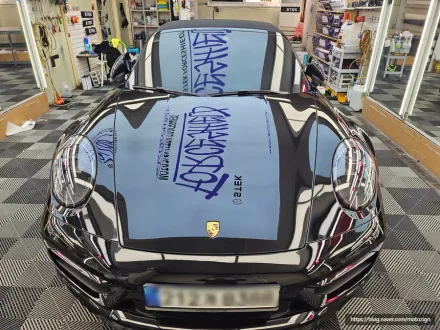 ポルシェ 911 カレラ PPF施工事例｜フロントガラス保護 写真