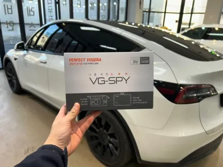 Tesla Model Y ドラレコ取付事例｜急発進対策 写真