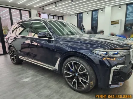 BMW X7のドライブレコーダー取付事例 写真