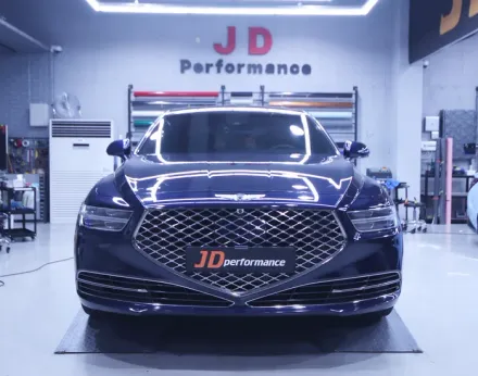 Genesis G90のカーラッピング事例｜高光沢ホワイトで高級感アップ 写真