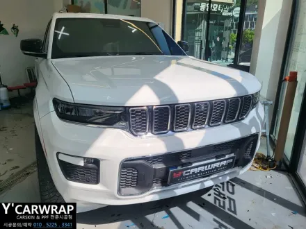 Jeep Cherokeeのカーラッピング事例｜クロームパーツのブラック化 写真
