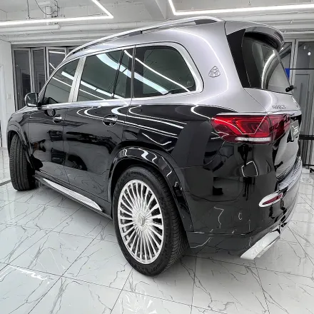Mercedes-Benz GLSのカーラッピング事例｜高級感あるツートン仕様 写真
