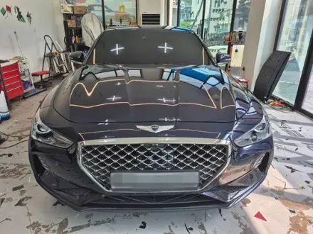 Genesis G70のカーラッピング事例｜光沢ホワイトで高級感アップ 写真