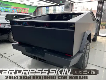 Tesla Cybertruckのカーラッピング事例｜費用目安・仕上がり 写真