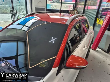 Kia Stonicのカーラッピング事例｜費用目安・仕上がり 写真