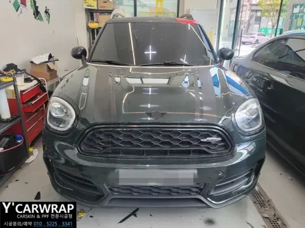 MINI Countrymanのカーラッピング事例｜5年経過後の剥離 写真