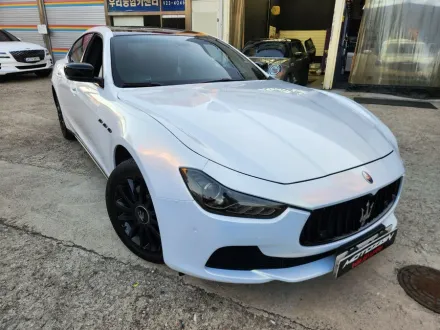 Maserati Ghibliのカーラッピング事例｜高光沢フィルムで再施工 写真