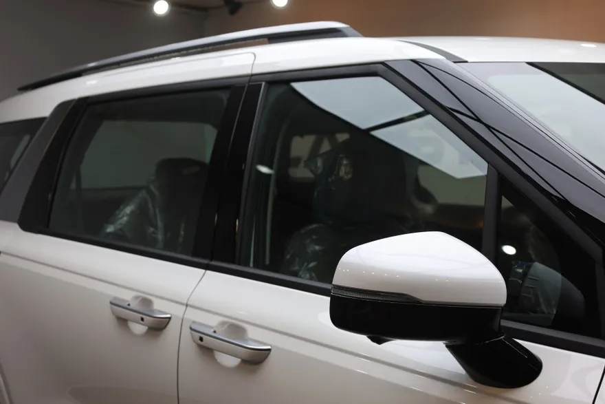 Kia Carnival KA4のカーフィルム施工事例｜断熱・スモーク 施工写真 2-1