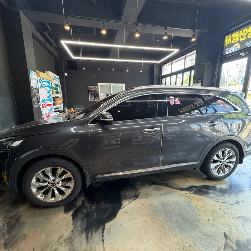 Kia Sorento MQ4のカーフィルム施工事例｜費用目安・仕上がり 施工写真 1-2