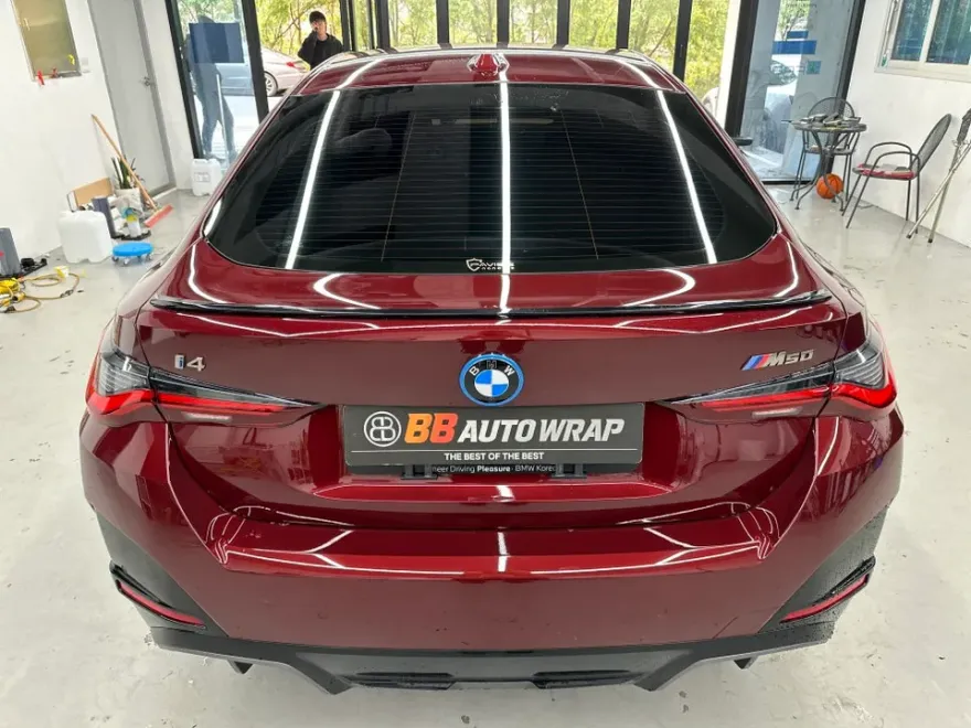 BMW i4のカーラッピング事例｜MCアイルオブマングリーン 施工写真 3-1