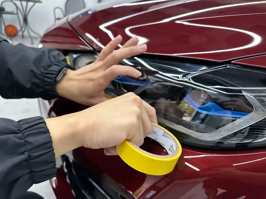 BMW i4のカーラッピング事例｜MCアイルオブマングリーン 施工写真 1-3
