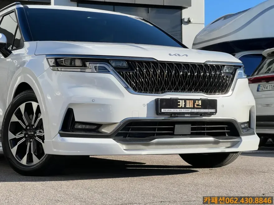 Kia Carnival KA4 body kit - Kia Carnival KA4 Body Kit Installation Review photo 4
