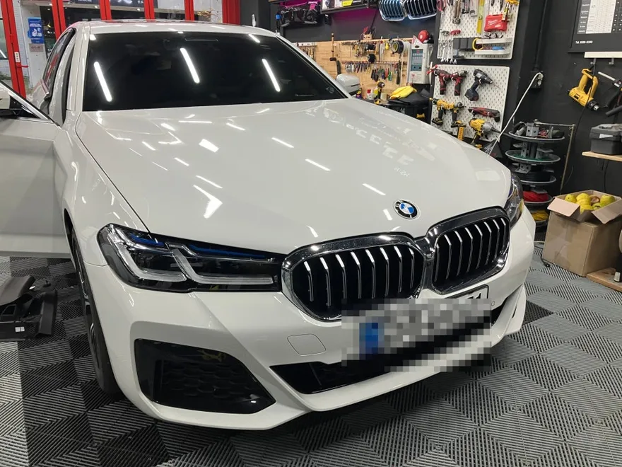 BMW 5 Series G30 ドライブレコーダー取付事例｜費用目安・仕上がり 施工写真 1-1