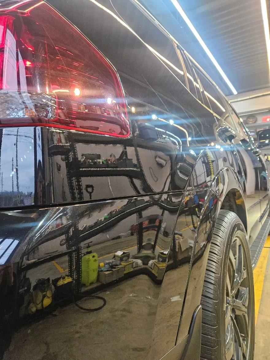 Kia Mohaveのカーラッピング事例｜クローム除去と艶出し 施工写真 2-2
