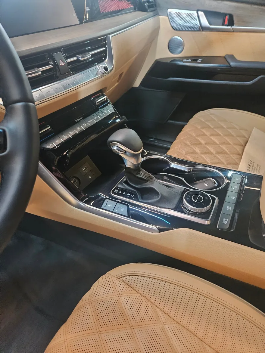Kia Mohaveのカーラッピング事例｜クローム除去と艶出し 施工写真 2-3
