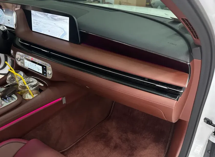 Genesis G90 ambient lighting - Genesis G90 Ambient Lighting Review: Enhanced Interior photo 3
