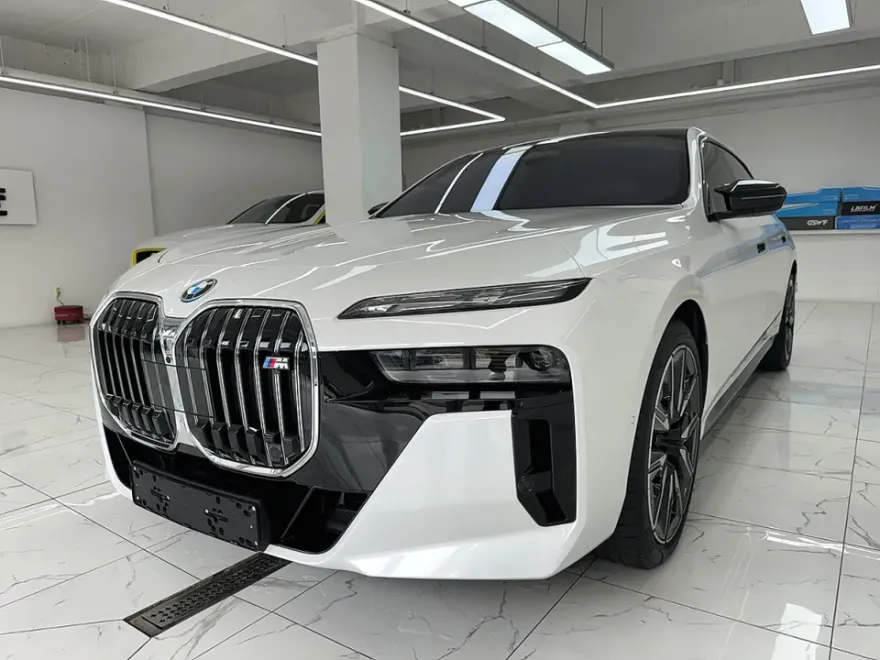 BMW 7 SeriesのPPF施工事例|費用目安・仕上がり 施工写真 2-1
