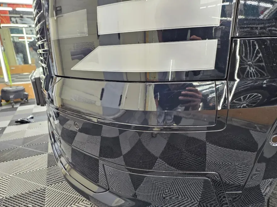 Hyundai Palisadeのカーラッピング事例｜クロームブラック化 施工写真 3-2