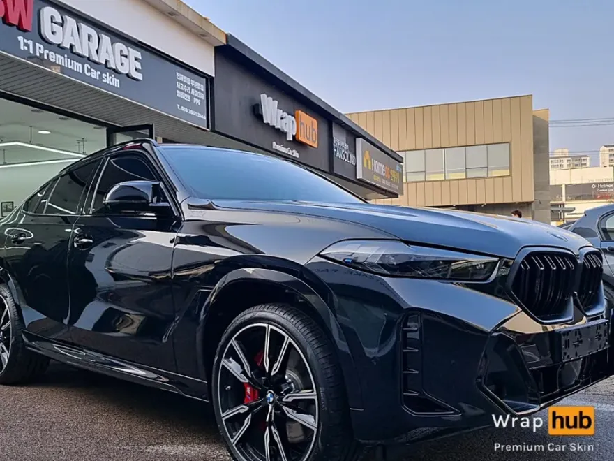 BMW X6のPPF施工事例｜ブラックフィルムで高級感を高める 施工写真 3-1