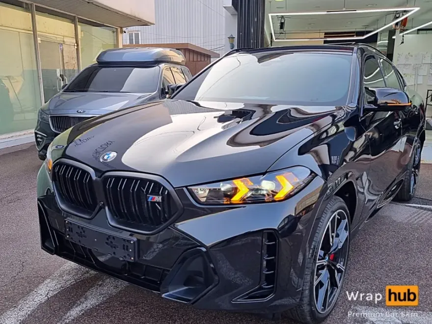 BMW X6のPPF施工事例｜ブラックフィルムで高級感を高める 施工写真 3-3