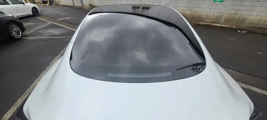 Tesla Model 3のカーフィルム施工事例：フル・ハーフ比較 施工写真 2-2