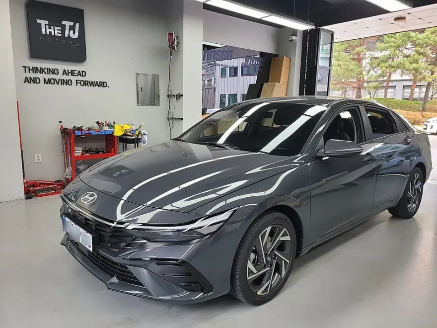 Hyundai Elantra CN7のカーラッピング事例｜高級感アップ 施工写真 1-1