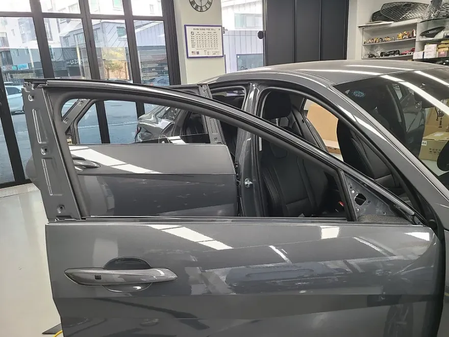 Hyundai Elantra CN7のカーラッピング事例｜高級感アップ 施工写真 4-2