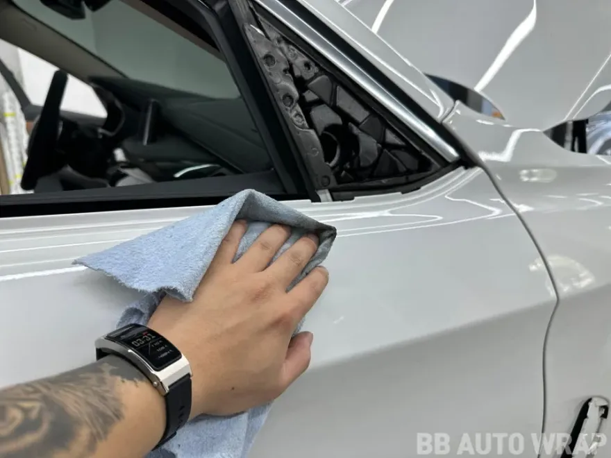 BMW X6 F16のカーラッピング事例|高級感ある仕上がり 施工写真 2-1