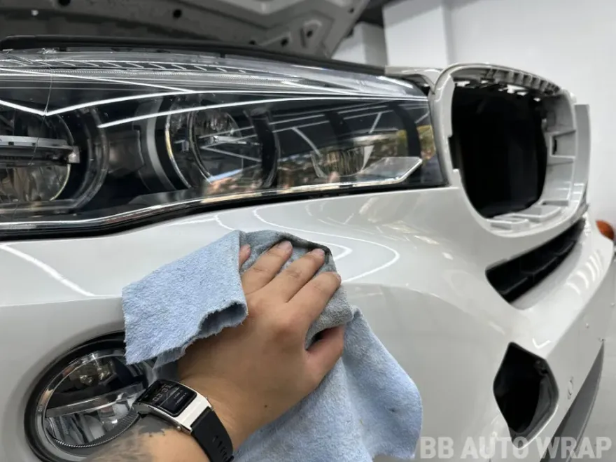 BMW X6 F16のカーラッピング事例|高級感ある仕上がり 施工写真 3-1