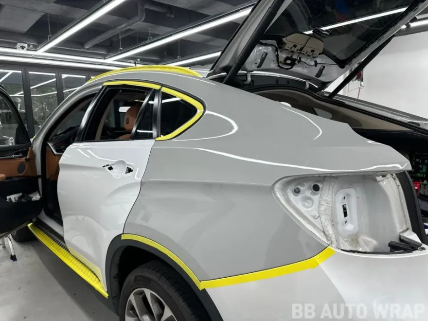BMW X6 F16のカーラッピング事例|高級感ある仕上がり 施工写真 1-2