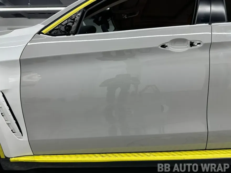 BMW X6 F16のカーラッピング事例|高級感ある仕上がり 施工写真 3-2