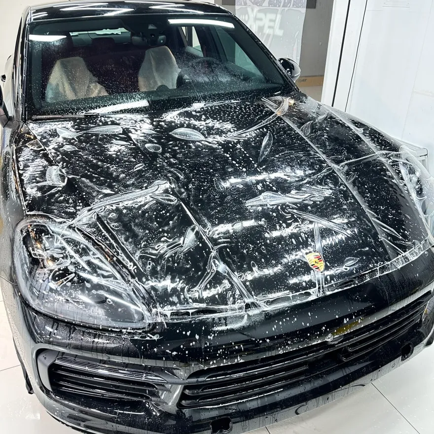 Porsche CayenneのPPF施工事例｜ブラックパールの輝きを守る 施工写真 2-1