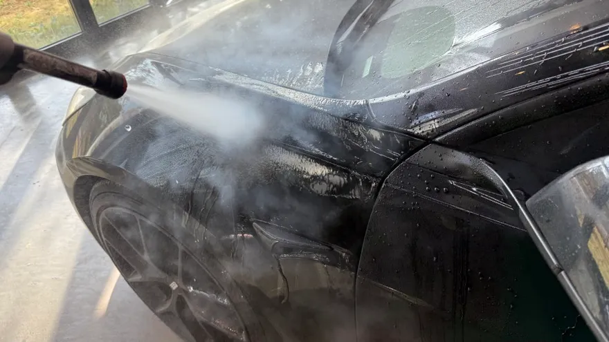 Tesla Model 3のガラスコーティング事例｜費用目安・仕上がり 施工写真 1-3