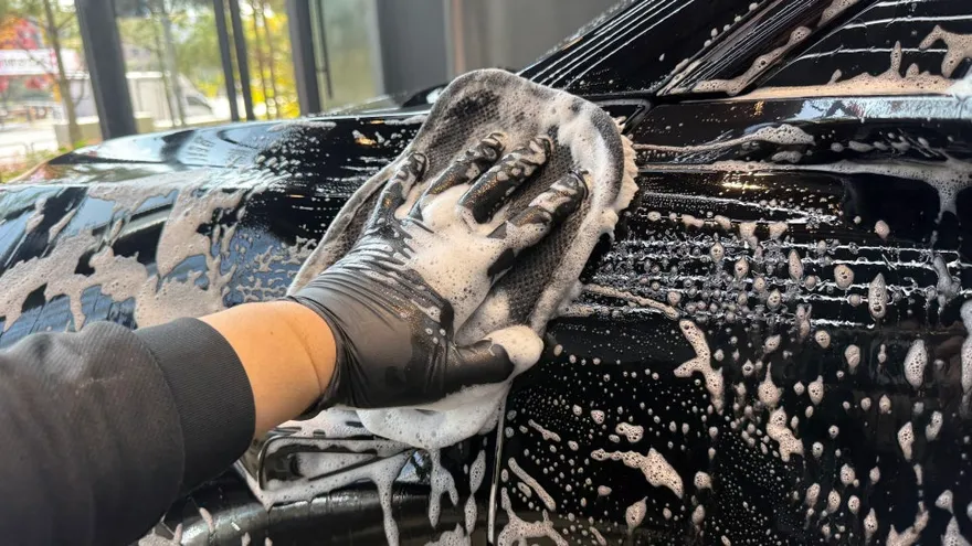Tesla Model 3のガラスコーティング事例｜費用目安・仕上がり 施工写真 2-3