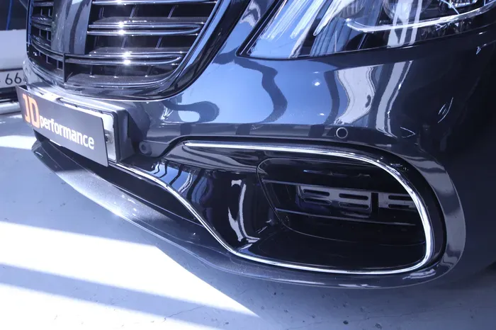 メルセデス・ベンツ Sクラス W222のカーラッピング事例 施工写真 2-2