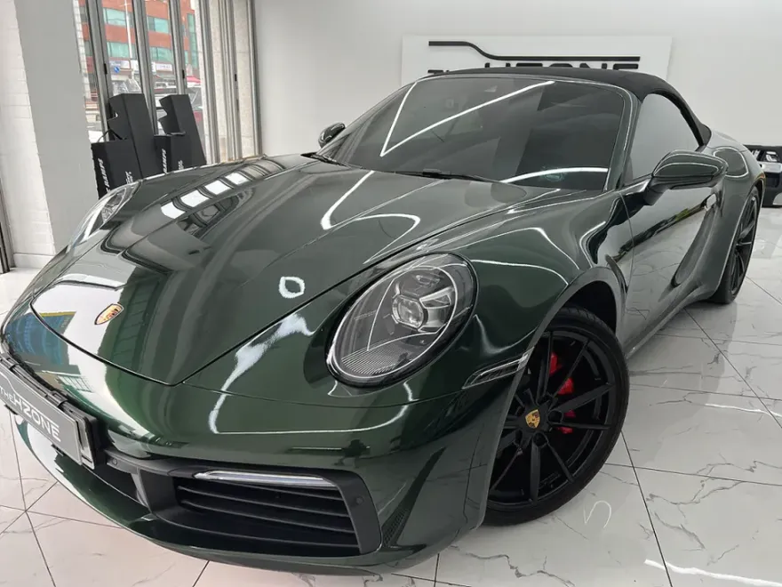 ポルシェ911のカーラッピング事例｜高光沢フィルムで高級感を演出 施工写真 1-3
