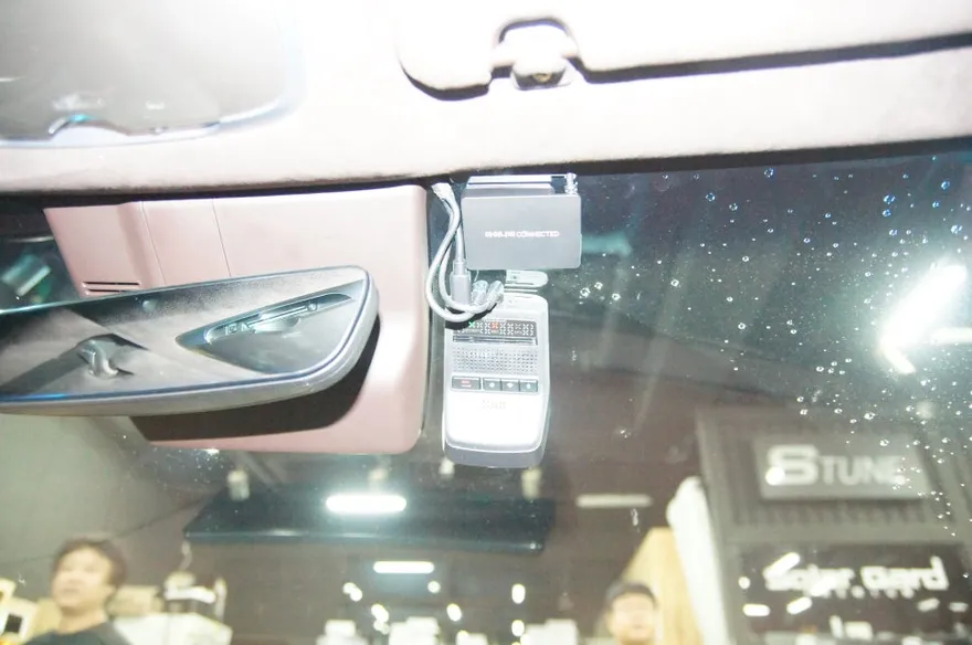 Genesis G80のドラレコ取付事例｜費用目安と仕上がり 施工写真 3-1