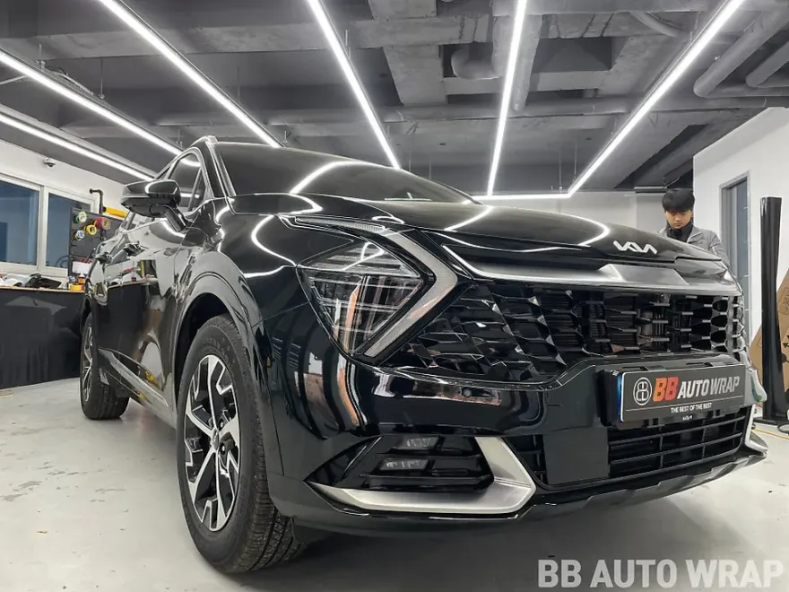 Kia Sportage NQ5のカーラッピング事例：クローム保護とデザイン変更 施工写真 1-1