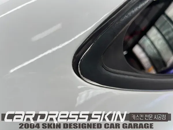 Audi RS7のカーラッピング事例|ルーフトップ交換 施工写真 1-3