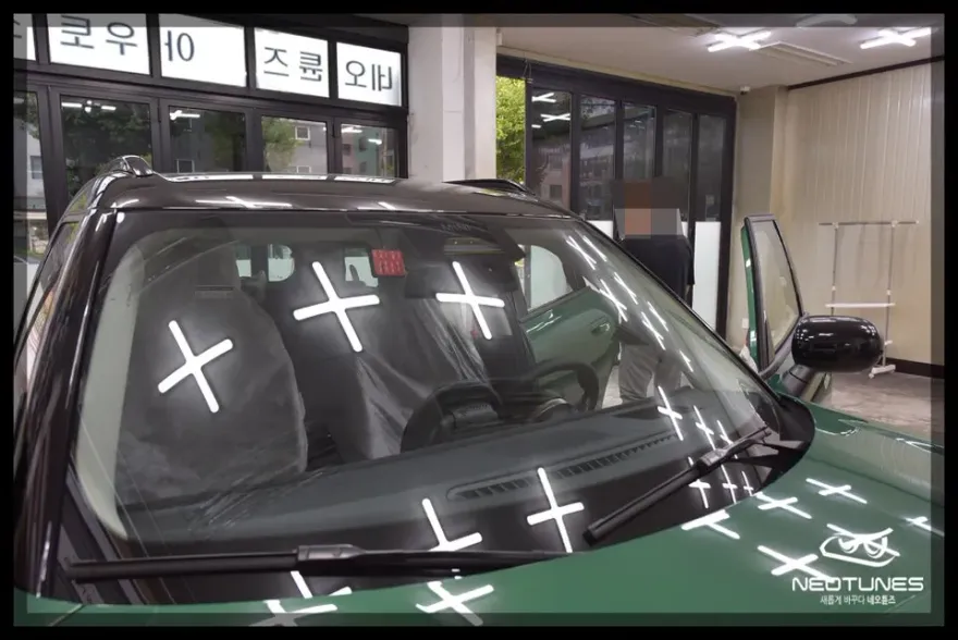 MINI Countrymanのカーフィルム施工事例｜断熱・UVカット効果 施工写真 1-1
