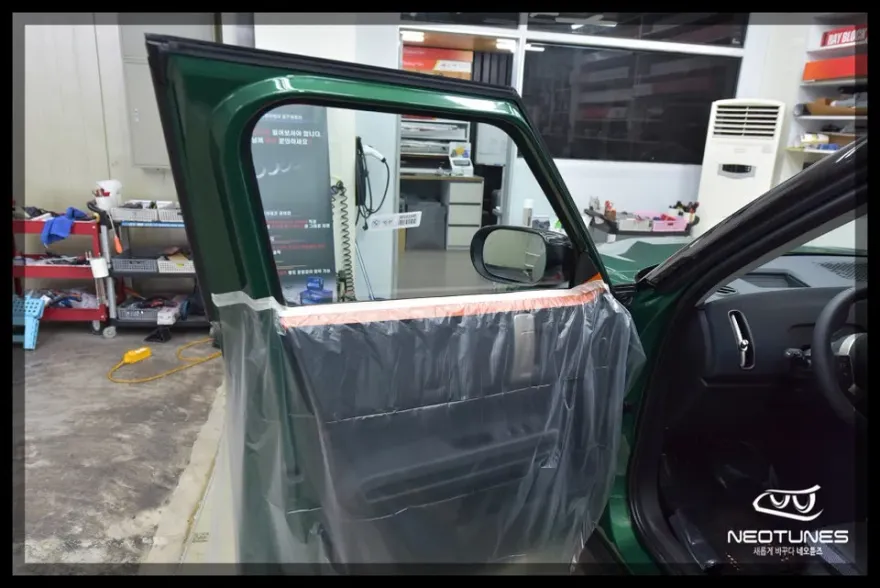 MINI Countrymanのカーフィルム施工事例｜断熱・UVカット効果 施工写真 2-2