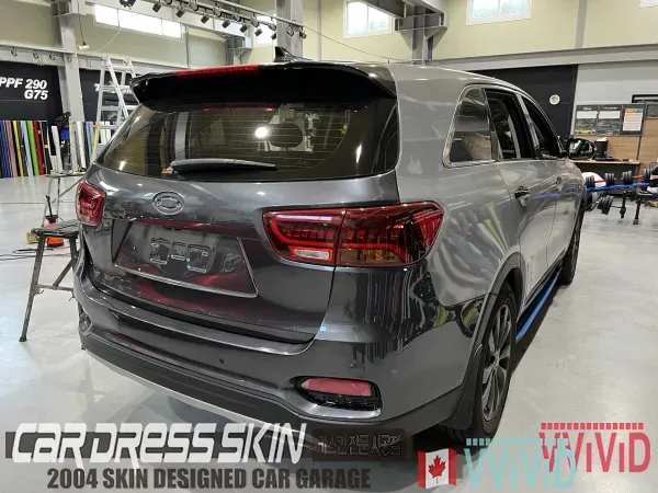 Kia Sorentoのカーラッピング事例｜マテホーンホワイトの仕上がり 施工写真 2-1