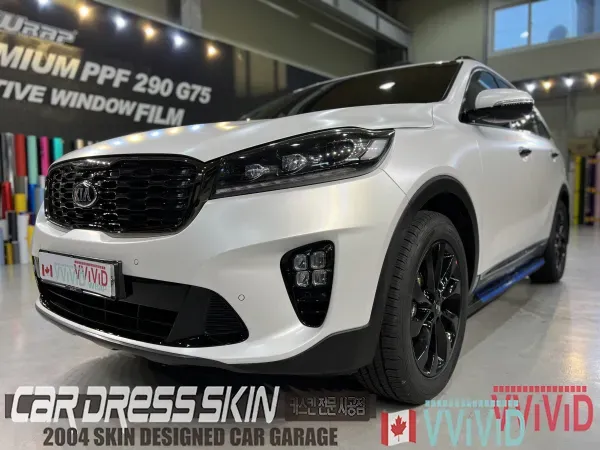 Kia Sorentoのカーラッピング事例｜マテホーンホワイトの仕上がり 施工写真 2-3