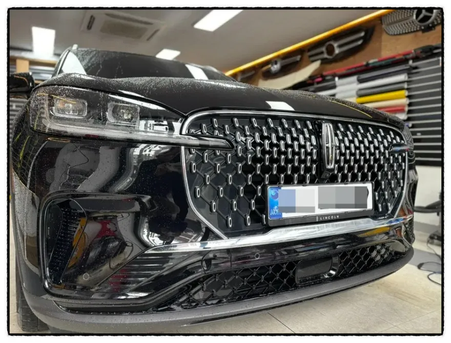 Lincoln Aviatorのカーラッピング事例|費用目安・仕上がり 施工写真 3-1