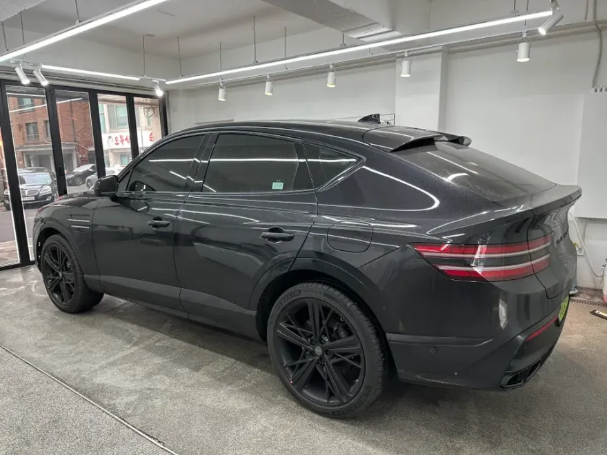 Genesis GV80 Coupeのガラスコーティング事例|費用目安・仕上がり 施工写真 2-1
