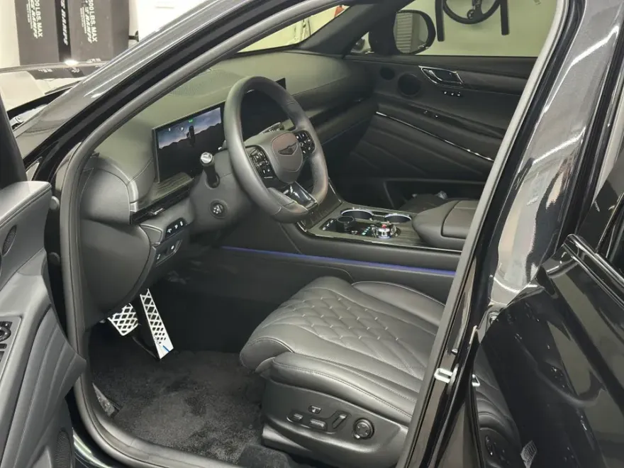 Genesis GV80 Coupeのガラスコーティング事例|費用目安・仕上がり 施工写真 1-3