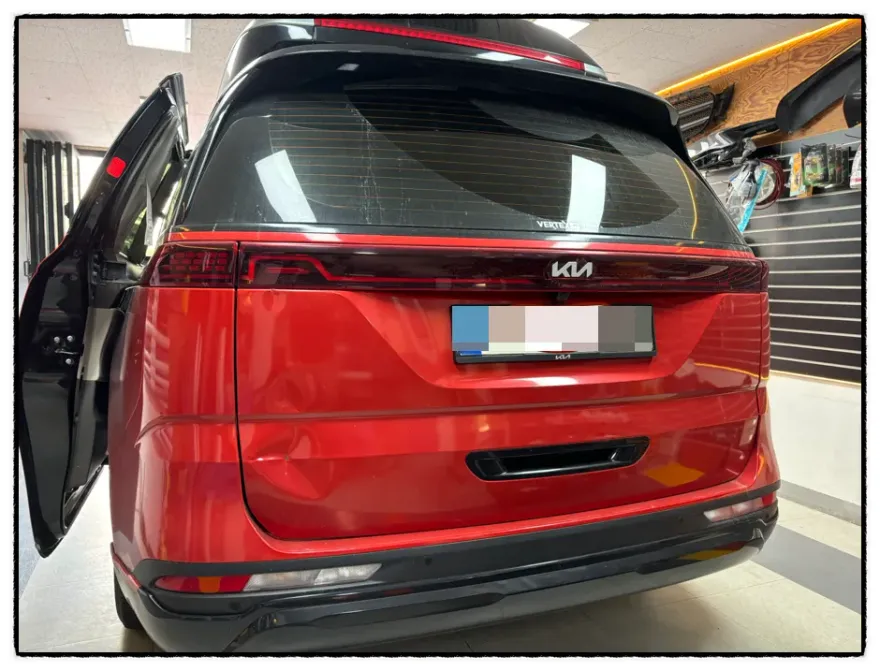 Kia Carnival KA4のカーラッピング事例｜費用目安・仕上がり 施工写真 3-1