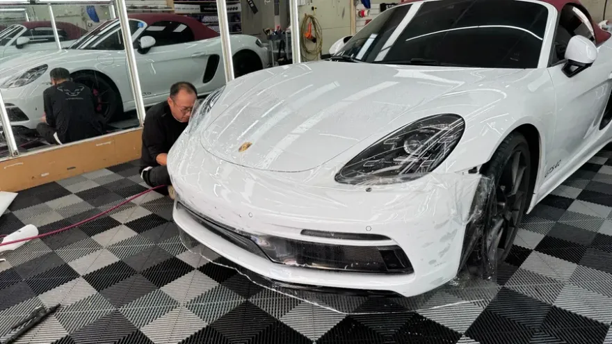 ポルシェ 718 Boxster PPF施工事例｜費用目安と仕上がり 施工写真 1-2