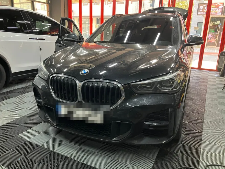 BMW X1のドラレコ取付事例｜費用目安と仕上がり 施工写真 1-1